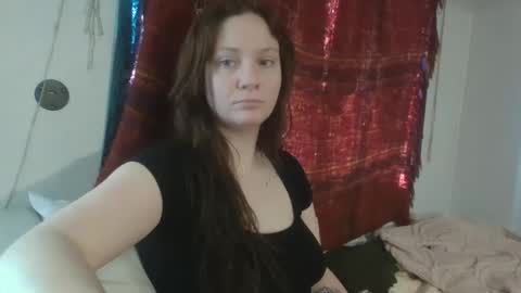 Snapshot of emerieskye chatting on January 18, 7:48 pm EmerieSkye online show from January 18, 7:48 pm