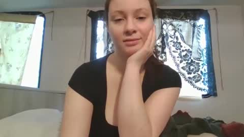 Snapshot of emerieskye chatting on January 14, 5:34 pm EmerieSkye online show from January 14, 5:34 pm
