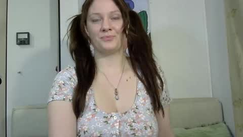 Snapshot of emerieskye chatting on March 10, 5:29 pm EmerieSkye online show from March 10, 5:29 pm