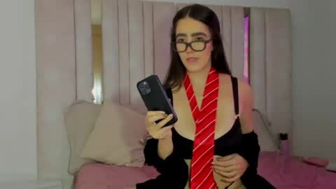 emi_royse online show from May 26, 11:55 pm