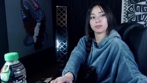 Snapshot of emiantonella_ chatting on February 13, 4:11 am Antonella  online show from February 13, 4:11 am
