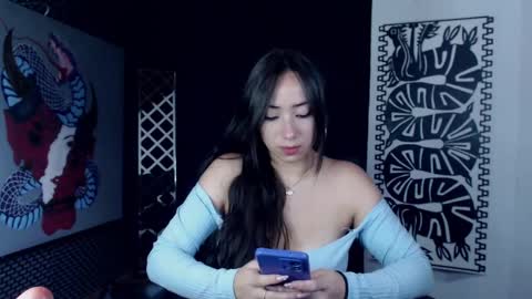 Snapshot of emiantonella_ chatting on March 1, 6:32 pm Antonella  online show from March 1, 6:32 pm