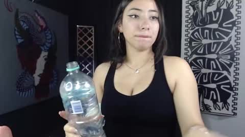 Snapshot of emiantonella_ chatting on March 10, 9:29 pm Antonella  online show from March 10, 9:29 pm