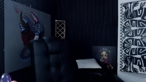 Snapshot of emiantonella_ chatting on February 14, 9:10 pm Antonella  online show from February 14, 9:10 pm