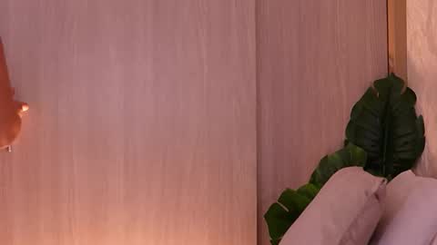 Snapshot of emiily_bell chatting on September 25, 7:43 pm    online show from September 25, 7:43 pm