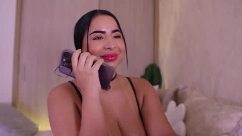 Snapshot of emiily_bell chatting on September 20, 11:08 pm    online show from September 20, 11:08 pm