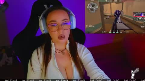 Emili online show from April 4, 10:55 am