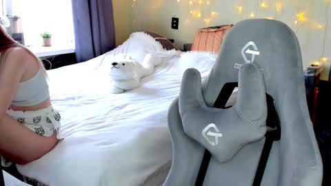 emili_sweet__ online show from March 3, 12:28 pm