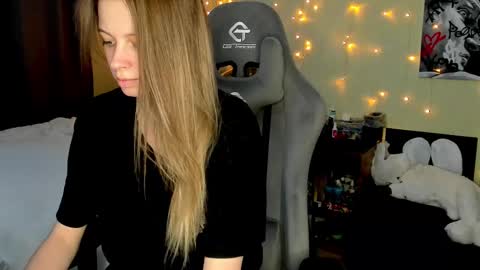 emili_sweet__ online show from March 9, 3:49 pm