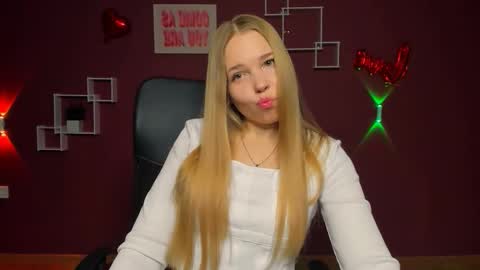 emilia_dark__ online show from February 13, 9:01 am