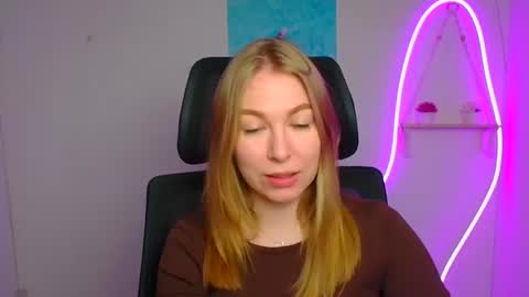 Emilia online show from April 2, 11:39 am