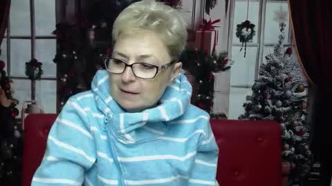 EmiliaGree online show from December 17, 6:25 pm