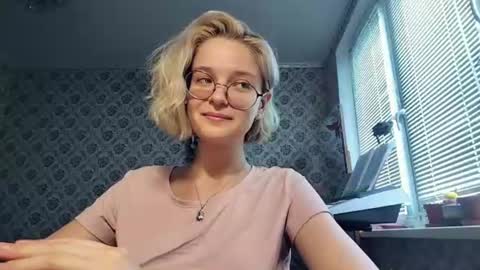 Lia online show from August 2, 6:15 am