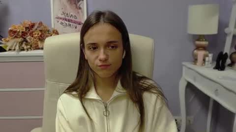 Snapshot of emilly_lust99 chatting on October 10, 7:25 am Emilly online show from October 10, 7:25 am