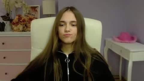 Snapshot of emilly_lust99 chatting on January 31, 10:42 am Emilly online show from January 31, 10:42 am