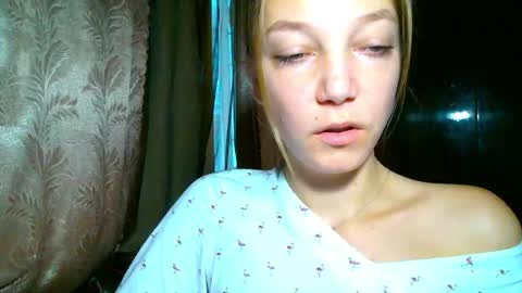 Emilly online show from December 1, 6:33 am