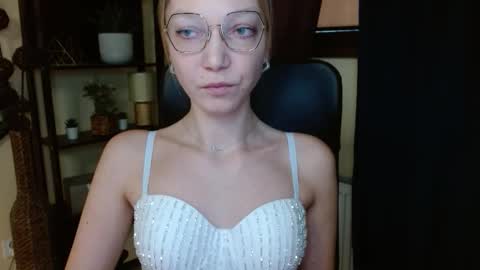 Emilly online show from February 14, 8:06 am