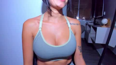 emilly online show from February 15, 4:37 am