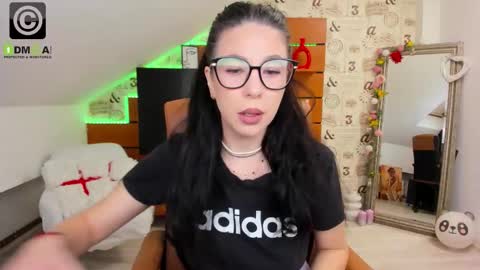 EmillyTaylor online show from December 18, 5:14 am