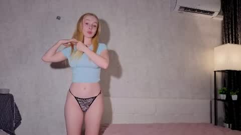 emily0303 online show from August 2, 8:32 pm