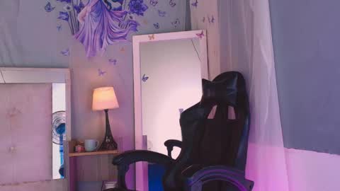 emily_castillo1_ online show from March 29, 8:38 am