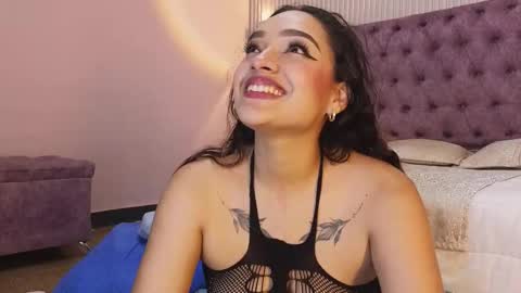 Snapshot of emily_foxyy chatting on October 2, 8:18 pm Emily online show from October 2, 8:18 pm