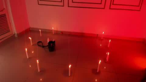 emily_gaviria1 online show from April 10, 12:32 pm