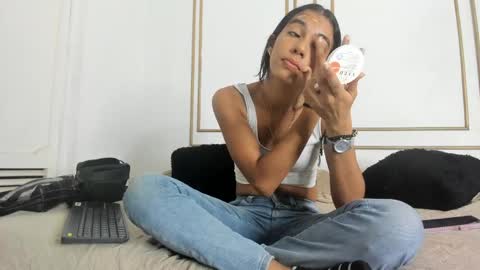 emily_gaviria1 online show from May 29, 1:09 pm