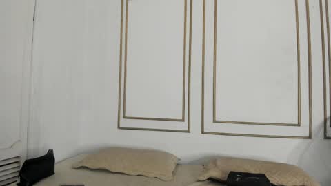 emily_gaviria1 online show from May 21, 12:22 pm