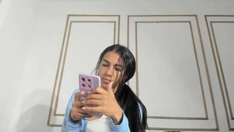 emily_gaviria1 online show from May 6, 12:33 pm