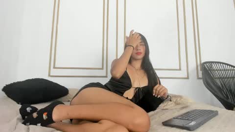 emily_gaviria1 online show from May 23, 12:34 pm