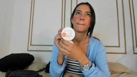 emily_gaviria1 online show from April 29, 12:10 pm