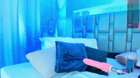 Emi  online show from September 26, 4:26 pm