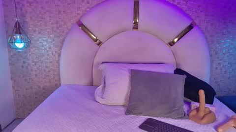 emily_greco online show from January 10, 7:30 pm