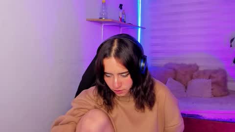 emily_lindey online show from October 21, 4:28 am