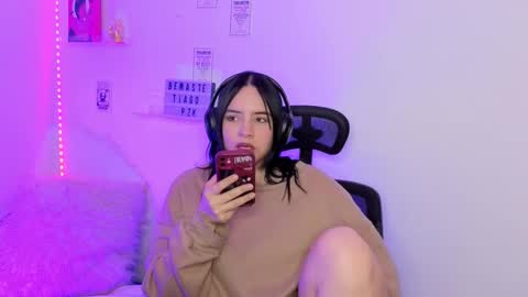 Emily Lindey online show from March 21, 7:36 am