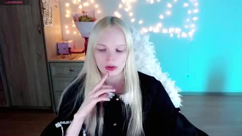 Lia online show from March 3, 3:32 pm