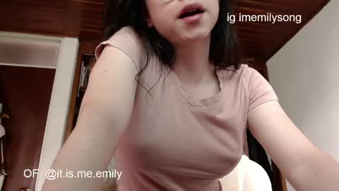 emily_pearl_ online show from May 23, 8:16 pm