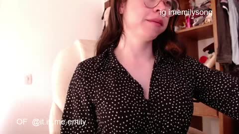 emily_pearl_ online show from April 2, 8:49 pm