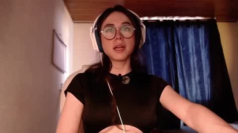 emily_pearl_ online show from December 8, 8:36 pm