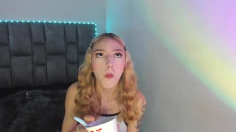 Emi online show from February 8, 6:44 pm