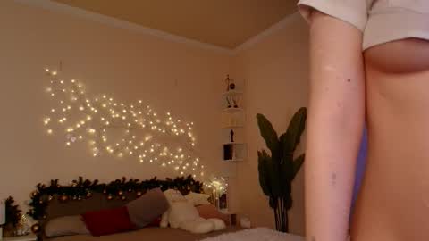 emily_relishh online show from January 13, 1:19 pm