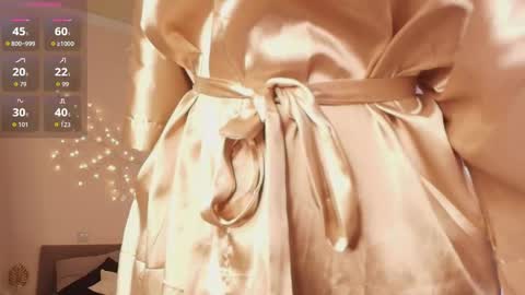 emily_relishh online show from April 19, 1:01 pm