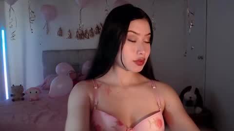Snapshot of emily_swan_04 chatting on January 4, 4:00 pm Emily  Swan online show from January 4, 4:00 pm
