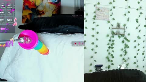 Emily Thompson33 online show from April 11, 5:01 am