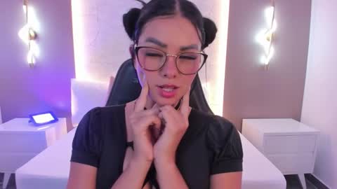 emily_tolson online show from March 17, 7:52 pm