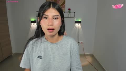 Snapshot of emily_villamil_ chatting on October 6, 9:21 pm Emi online show from October 6, 9:21 pm