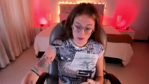 emily_warren__ online show from October 3, 9:45 pm