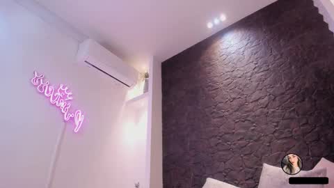 emilyallen_1 online show from December 2, 4:11 am