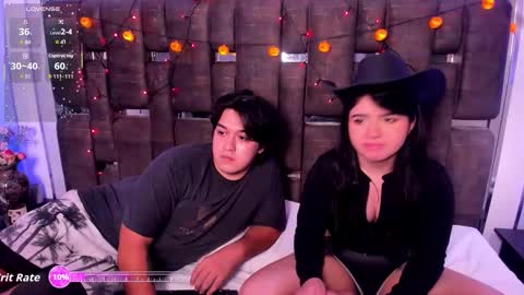 Snapshot of emilyandrew_ chatting on October 16, 5:07 am Amily  Andrew online show from October 16, 5:07 am